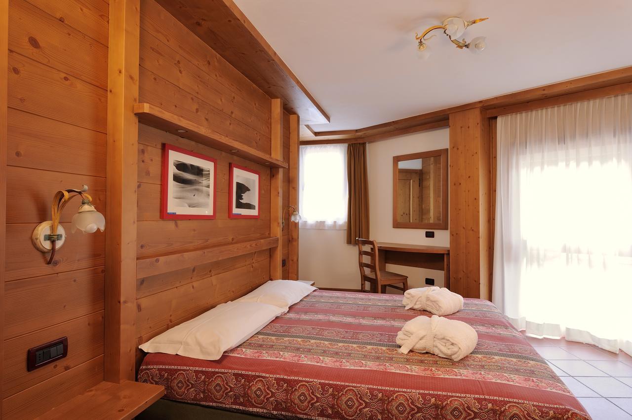 Chalet Dei Pini Aparthotel Madonna di Campiglio Exterior photo